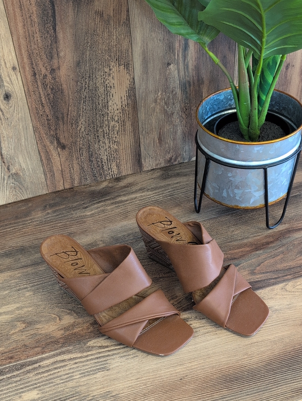 Blowfish Malibu Woven Heel Criss Cross Fold Strap Sandals 10   W290